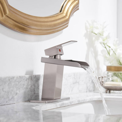 Single-Hole Single-handle Bathroom Faucet with Drain Assembly