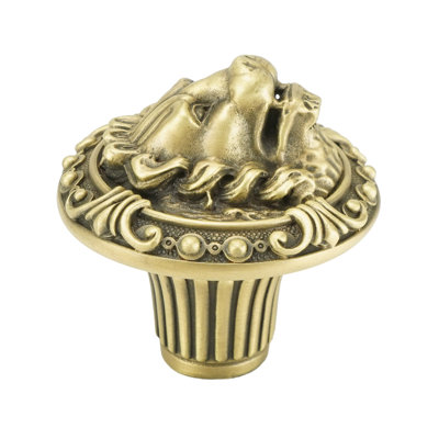 LION IN WINTER KNOB; ANTIQUE NICKEL