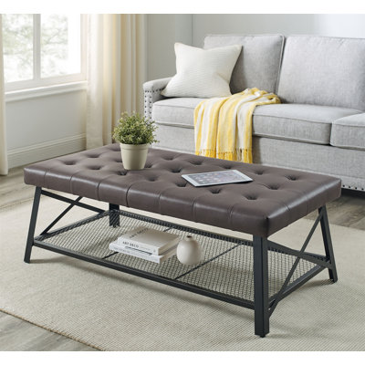Table basse capitonnée en similicuir