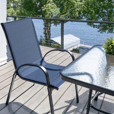 Ensemble repas 5 pièces pour l'extérieur, chaises empilables et trou pour parasol Textilene