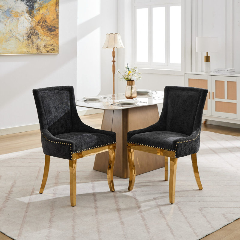 De 2 chaises de salle à manger modernes en chenille, revêtement en tissu texturé noir, structure d'une seule pièce, pieds dorés courbés et conception confortable pour une utilisation dans la pièce