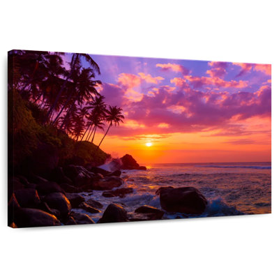 Coucher de soleil sur la côte tropicale Gillard