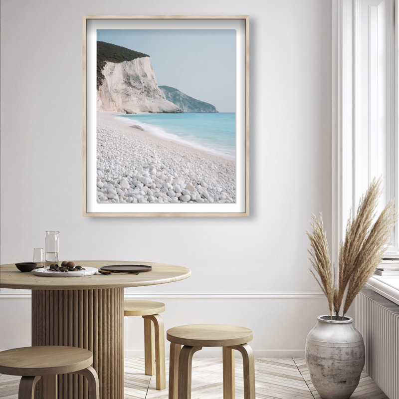 Falaises de craie II, impression de paysage et de nature encadrées par Oliver Gal, H 46,5 po x l 37,5 po, Cadre blond