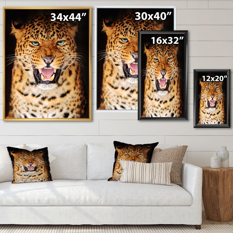Portrait d'un léopard I - Photographie sur toile, H 44 po x l 34 po, Cadre flottant blanc