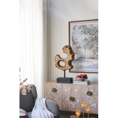 Sculpture abstraite en bois de paulownia brun 17,5 x 7 x 31,5 po sur base piédestal noire