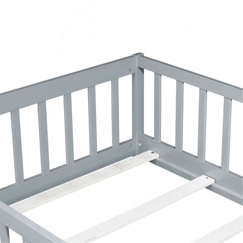 Lit simple au sol avec clôture sans porte, lit en bois d'hévéa avec barrières de sécurité, Gris