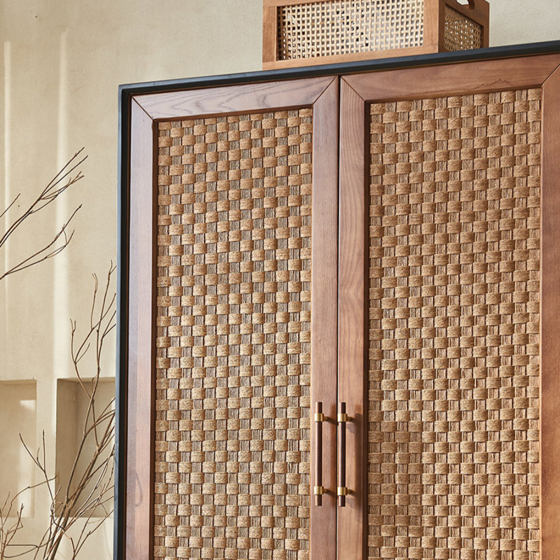 Garde-robe simple et rétro en rotin