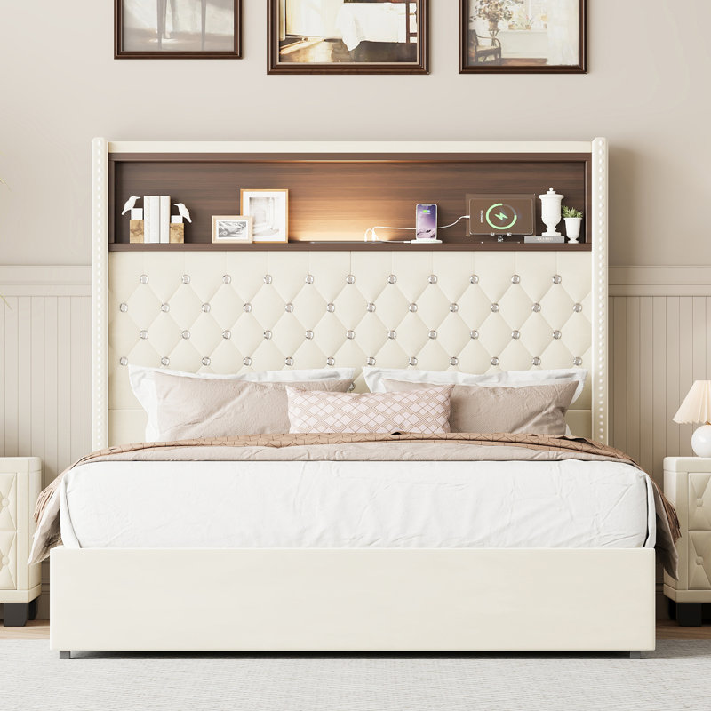 Structure de lit double capitonnée en velours avec USB et veilleuse, tête de lit et tablette à oreilles de 52 po de hauteur avec rivets, beige