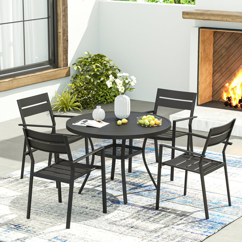 Ensemble de salle à manger d'extérieur pour 4 personnes L 41,7 po avec 4 chaises empilables Eidanas, Noir