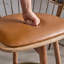 Ensemble de 1 tabourets de bar pivotants rembourrés avec structure en bois-995622057