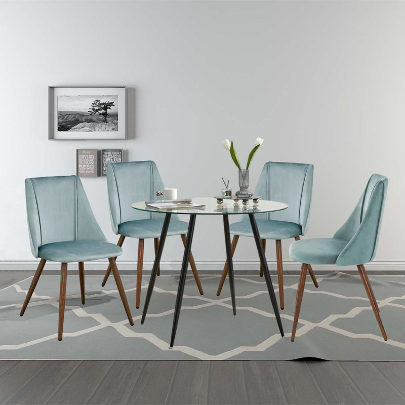 Ensemble repas pour quatre personnes, Noir