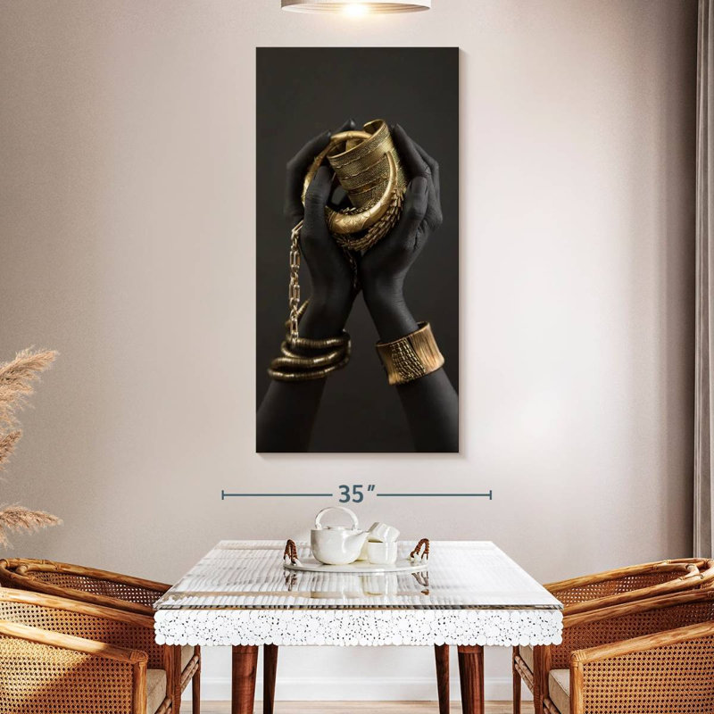Femme africaine, mains dorées sur toile, H 54 po x l 27 po x P 1,25 po