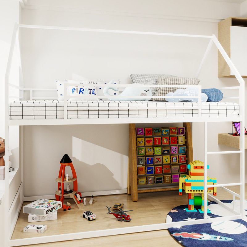 Lit simple superposé en métal blanc, structure en fer robuste, fonctionnement silencieux, garde-corps, pas de sommier tapissier, idéal pour les chambres compactes, profil bas 49,21 po à 3 marches, poids de 13 po et 400 lb par