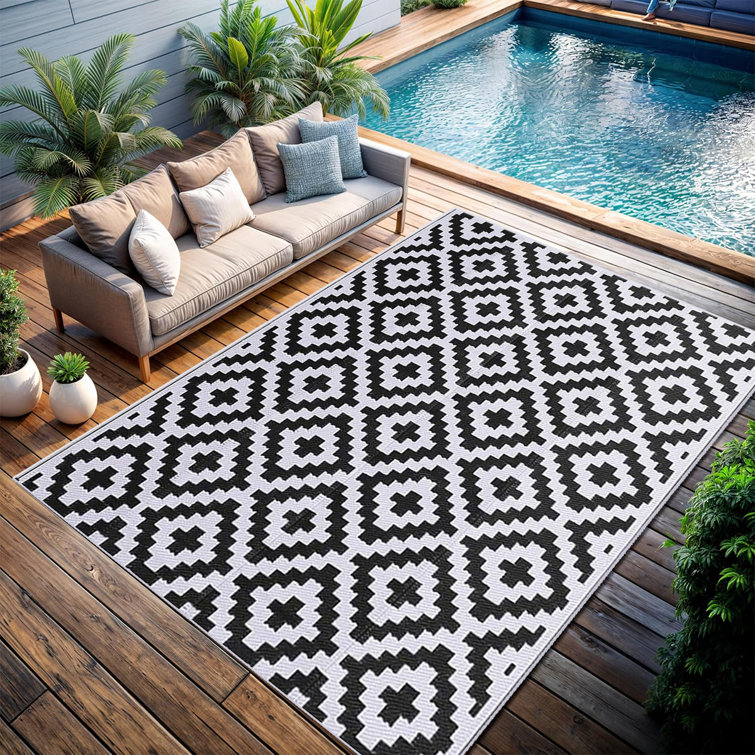 Black and White Cross Pattern Outdoor Rug Camping Plastic Straw Mats