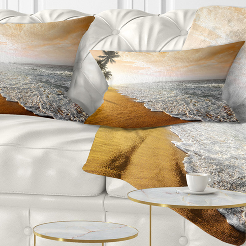 Coussin Wavy Clouds over Seashore - Sea & Shore