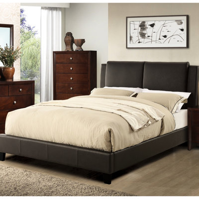 Grand lit moderne avec tête de lit tapissier en similicuir brun, sans base, chambre à coucher, tête de lit à structure brune, mobilier contemporain, sommier tapissier