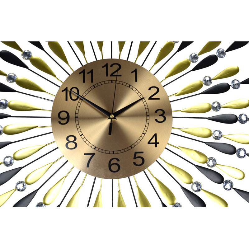 Horloge murale ronde surdimensionnée en métal ajourée avec cristaux acrylique Suburst