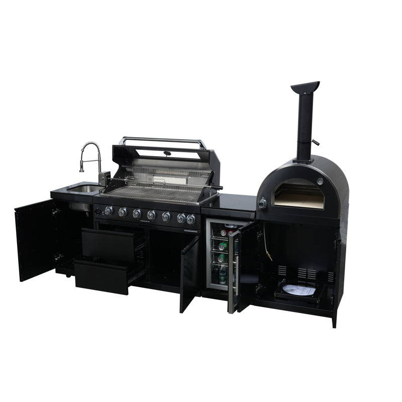 Îlot de cuisine extérieure modulaire de 109 pouces avec barbecue à gaz 6 brûleurs de 85 000 BTU, four à pizza de 35 000 BTU, comptoir en granit noir, évier, réfrigérateur extérieur et ensemble de rôtisserie.