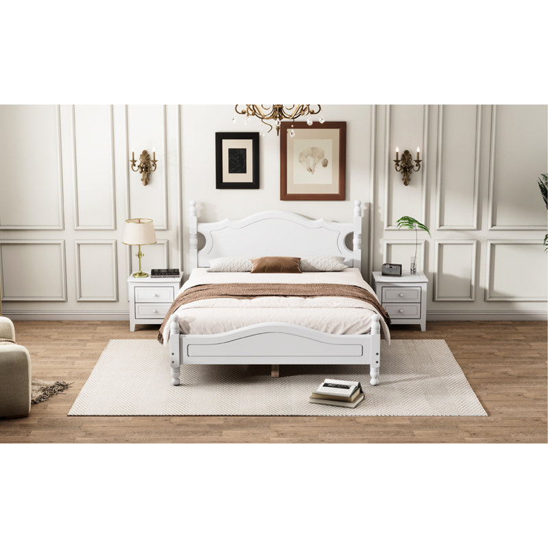 Charmant lit plateforme en bois blanc de taille double avec un style rétro et un support à lattes en bois solide