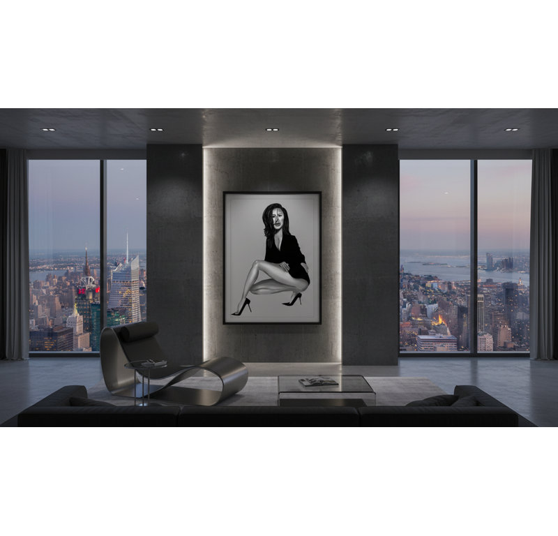 Tableau sur toile encadré « Poised in Silence » par - Cadre noir