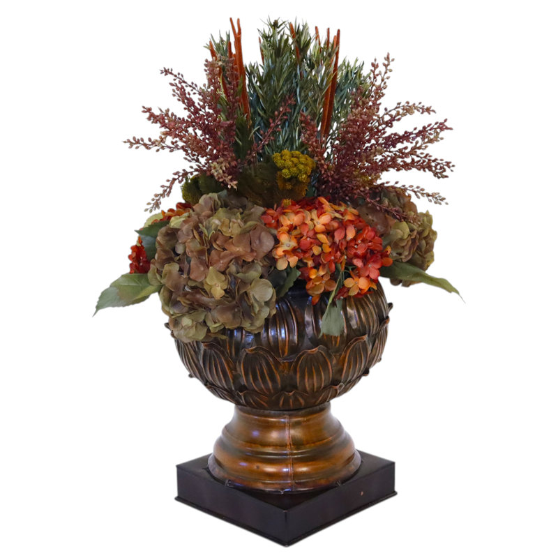 Hortensia vert-brun avec mélange de fruits séchés et de baies