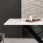 Table de salle à manger rectangulaire en bois fritté blanc moderne 63 pouces avec métal noir - pouvant accueillir 6 personnes