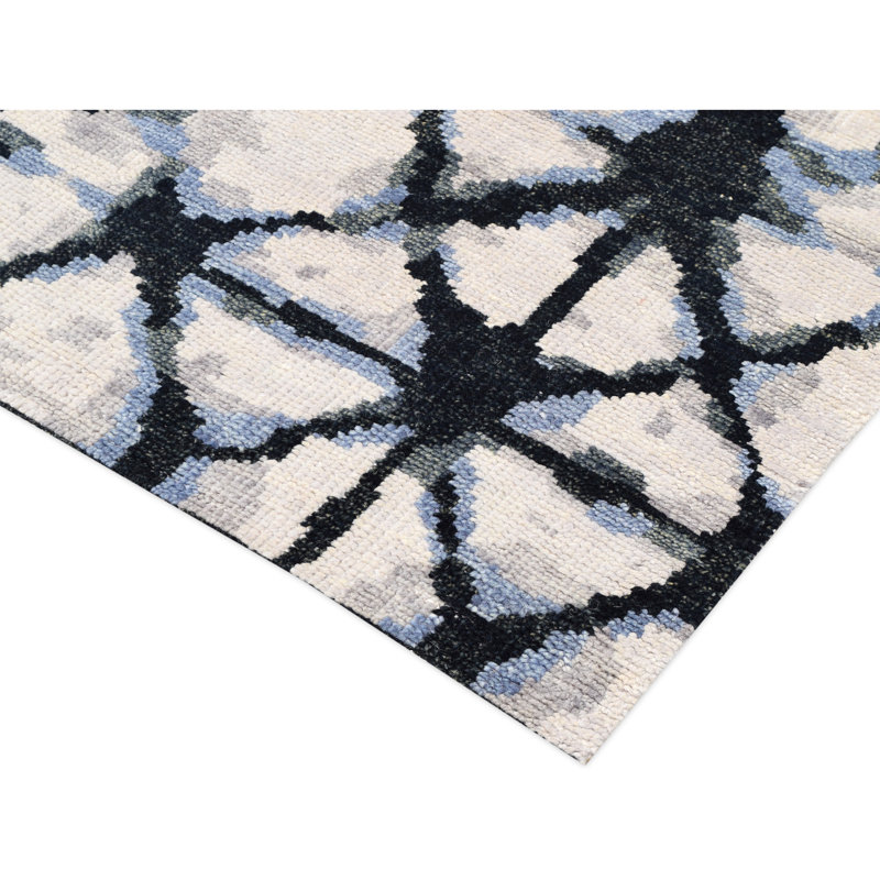 Hand Knotted Wool Geometric Area Rug in Ivory/Dark Blue, Rectangle 6' x 9'