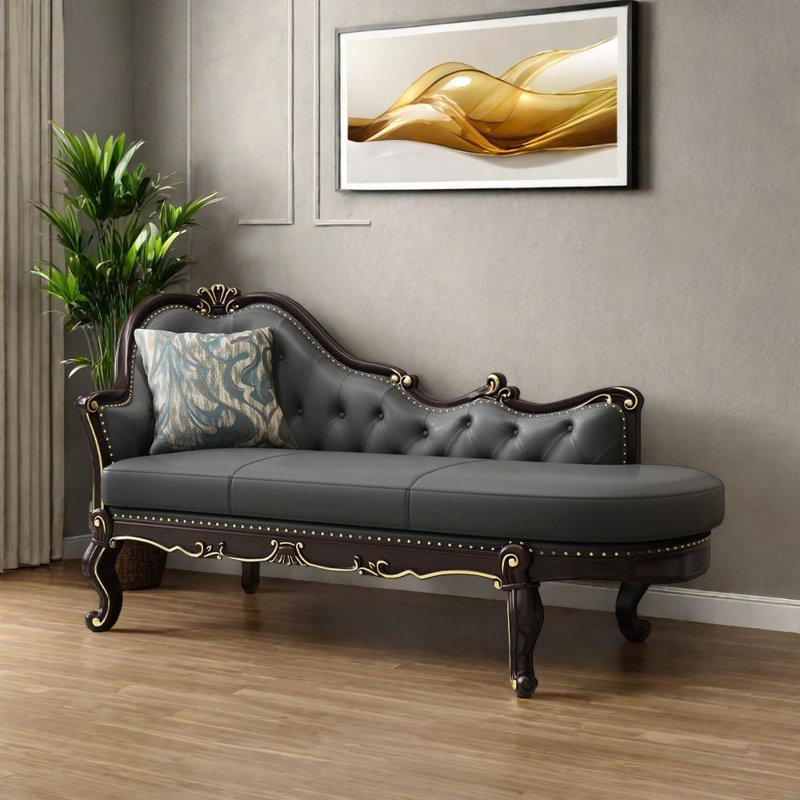 Chaise en bois massif sculptée à la main, Orienté à gauche (vu de face)