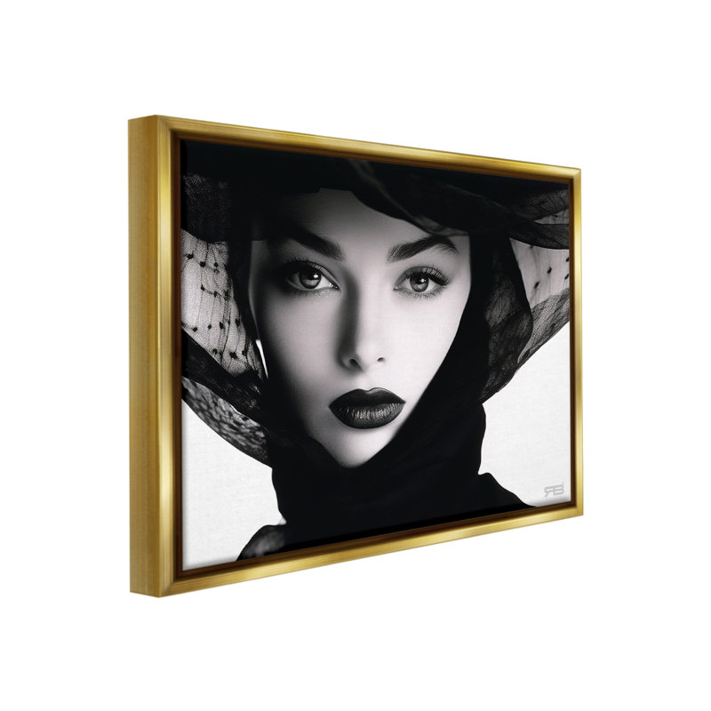 «Woman With Black Veil Floater Frame» par RB sur toile, Cadre flottant métallique doré, H 17 po x l 21 po