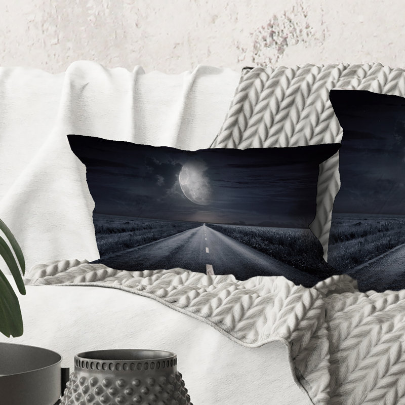 Coussin Rectangle, Asphalt Road Under Cloudy Full Moon III - Imprimé nautique et côtier