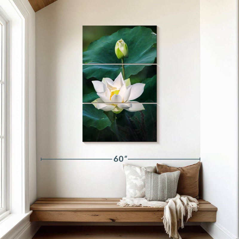 Harnek en fleurs de lotus blancs, H 45 po x l 28 po