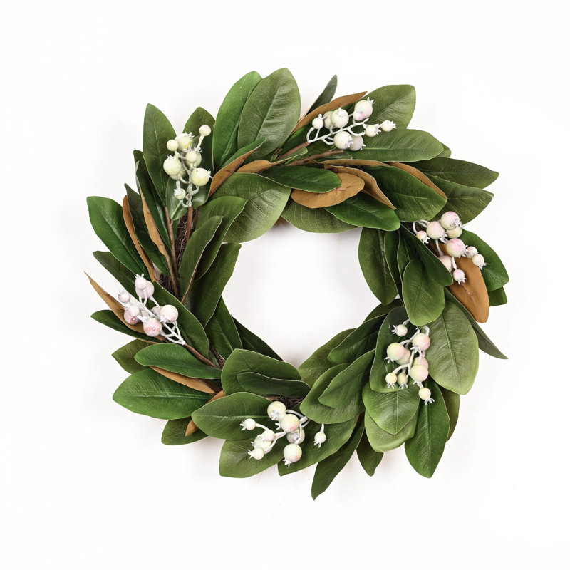 Couronne de porte de 22 po avec des baies de magnolia