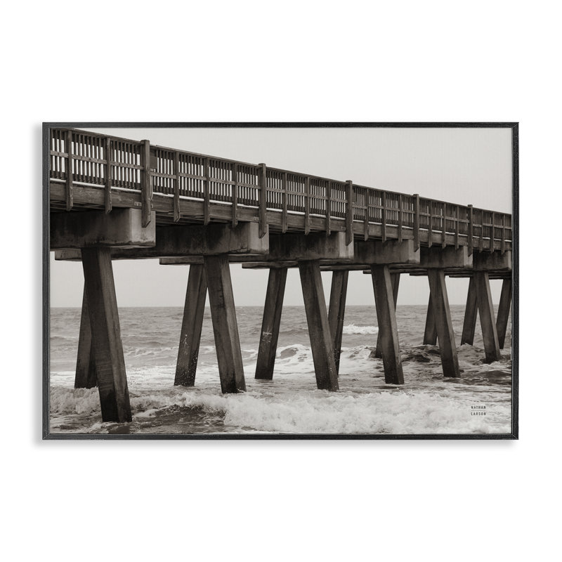 Jetée, structure encadrée, estampe numérique, design par Nathan Larson, H 16 po x l 24 po, Giclée encadrée noir minuit