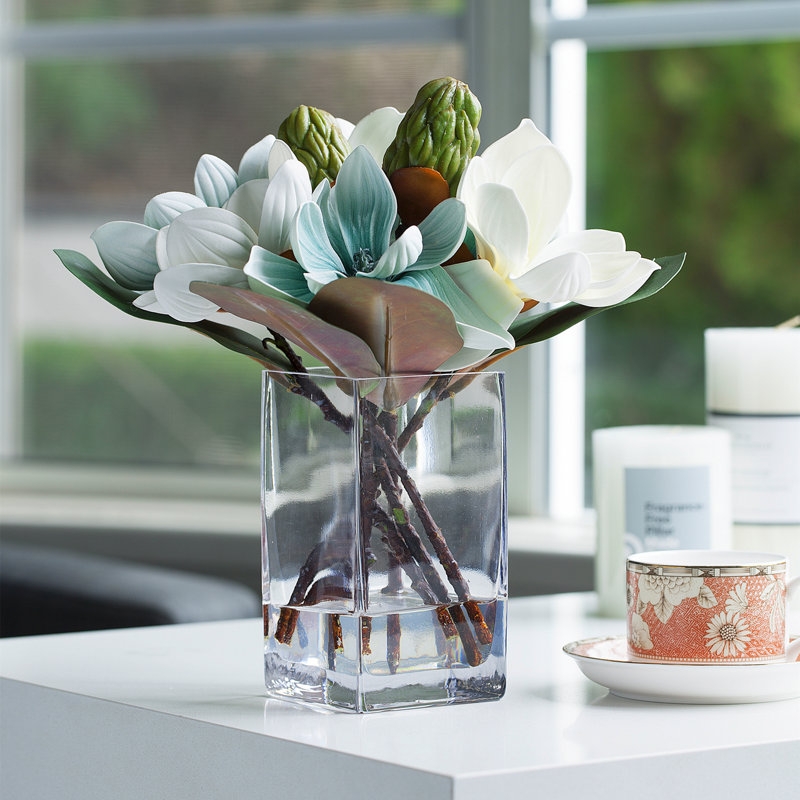 Arrangement floral de magnolia dans un vase, Crème / bleu