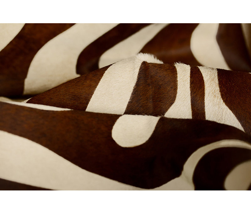 Tapis en peau de vache véritable à motif zébré naturel et brun 6 pi x 7 pi