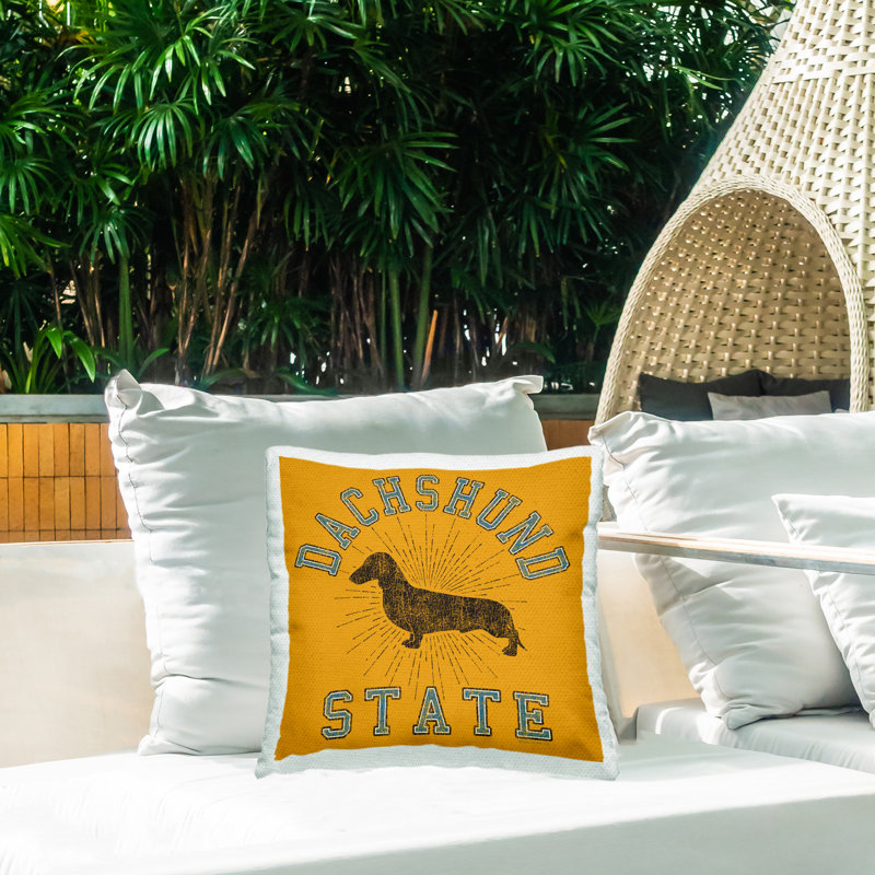 Coussin d'extérieur imprimé Vintage State Dachshund par Spirit Animals / Life Is High