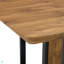 Ensemble de table et de chaises. Ensemble de table de salle à manger en bois aggloméré texturé avec 6 chaises en suède brun.
