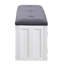 Banc de rangement gris et blanc avec revêtement intérieur confortable et spacieux-303385086