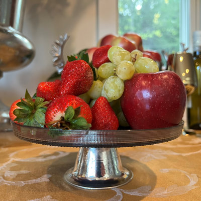 Assiette à gâteaux grise et argentée