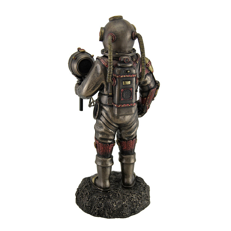 Khris Statue
