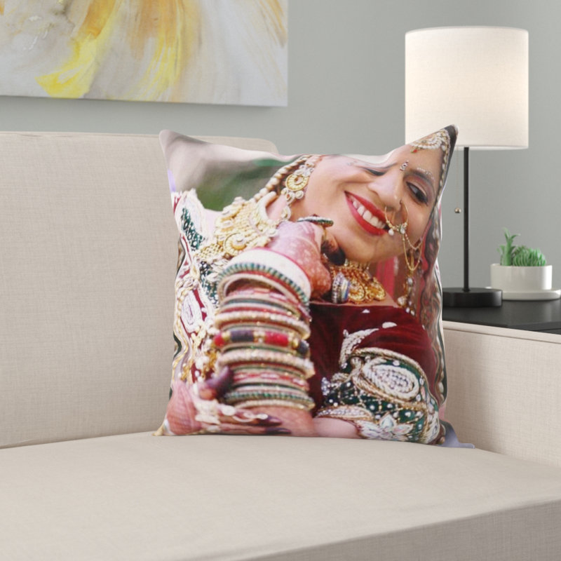Coussin en femme indien