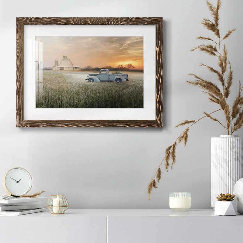 Evening Farm - impression de cadre photo unique, H 18 po x l 26 po x P 1,5 po, Noyer