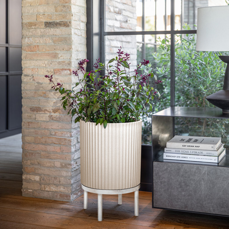 Jardinière Demi Series avec support, 1, H 22 po x l 14,75 po x P 14,75 po, Sable / blanc