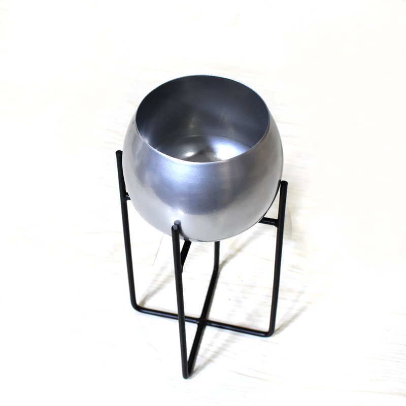Pot à fleurs en métal, Argent