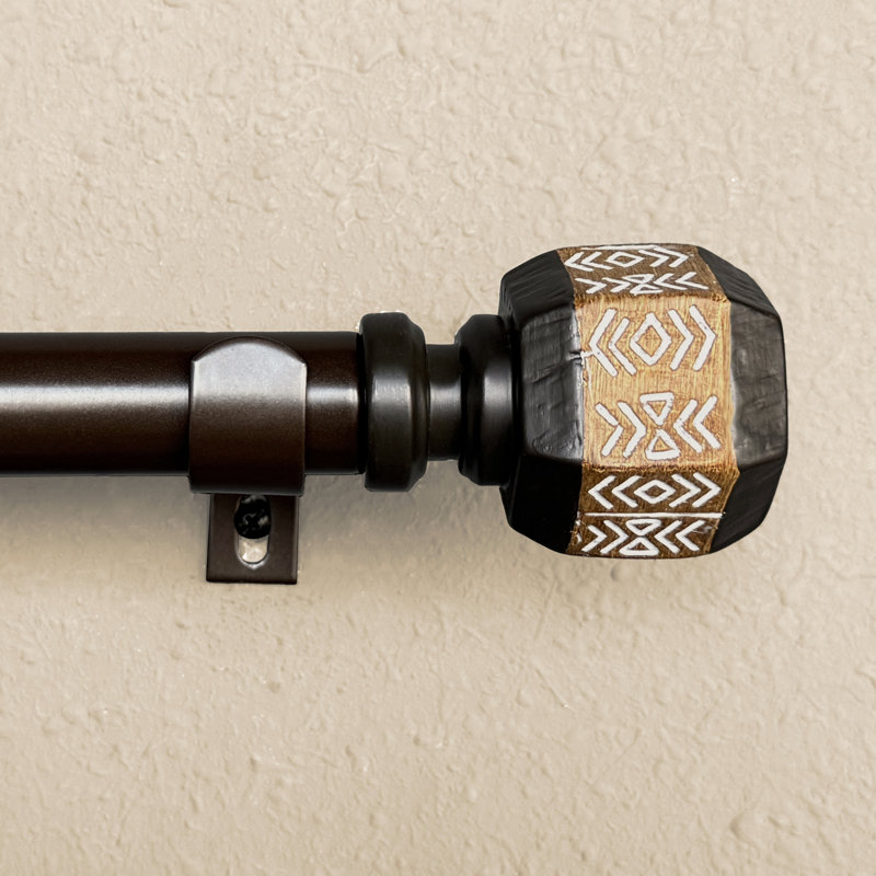 Tringle à rideaux simple réglable avec fleuron tribal géométrique peint à la main, 72" - 144"