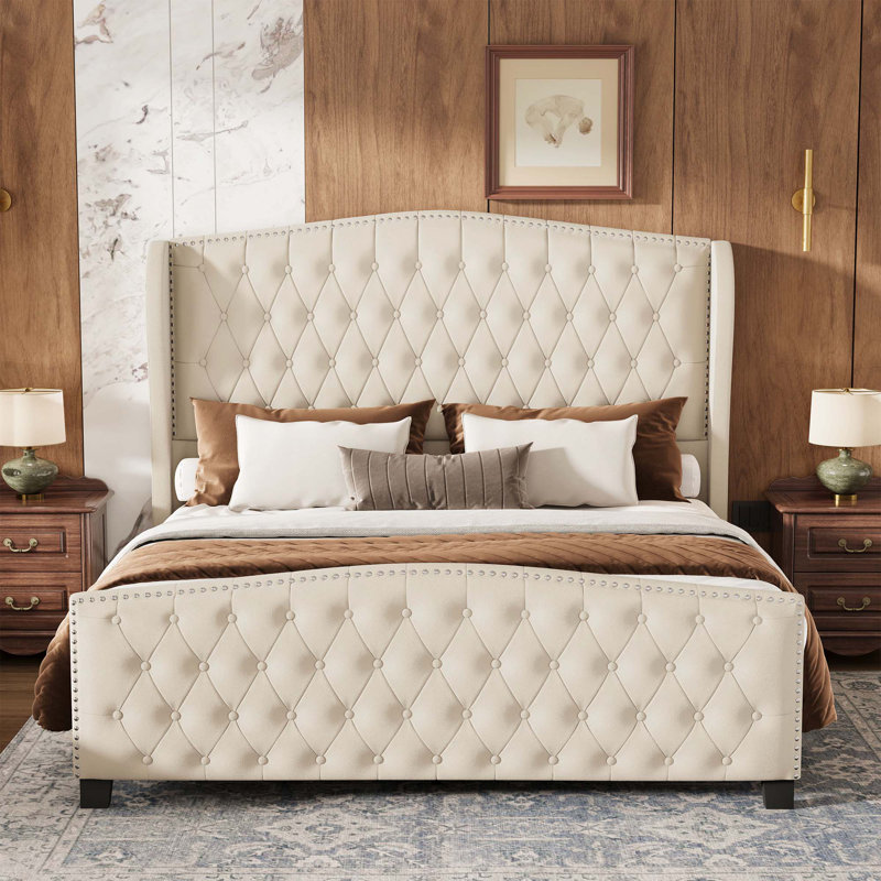 Lit tapissier très grand avec tête de lit à oreilles, lit plateforme en velours avec pied de lit capitonné, beige, Beige