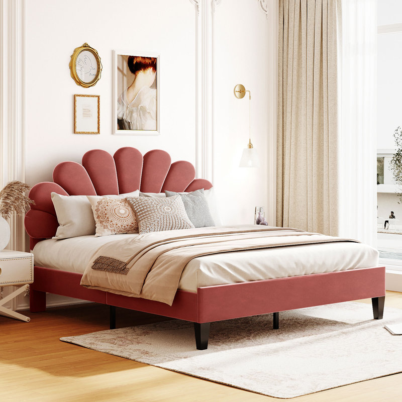 Grand lit plateforme tapissier en velours, Grand lit