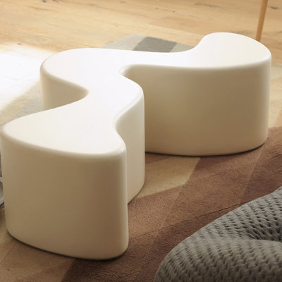 Table basse simple de style crème