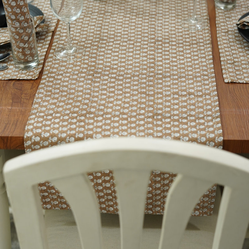 Chemin de table de luxe Red Barrel Studio® 16X106, chemin de table de cuisine, Tarangini, brun, Rectangle 11 po