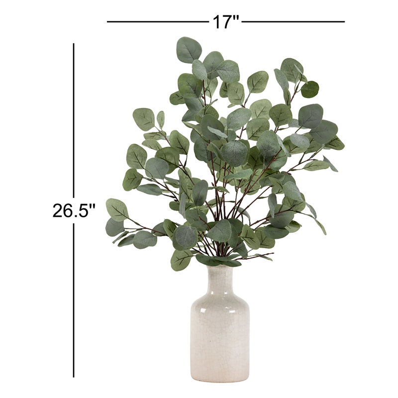 Eucalyptus dans une bouteille en céramique